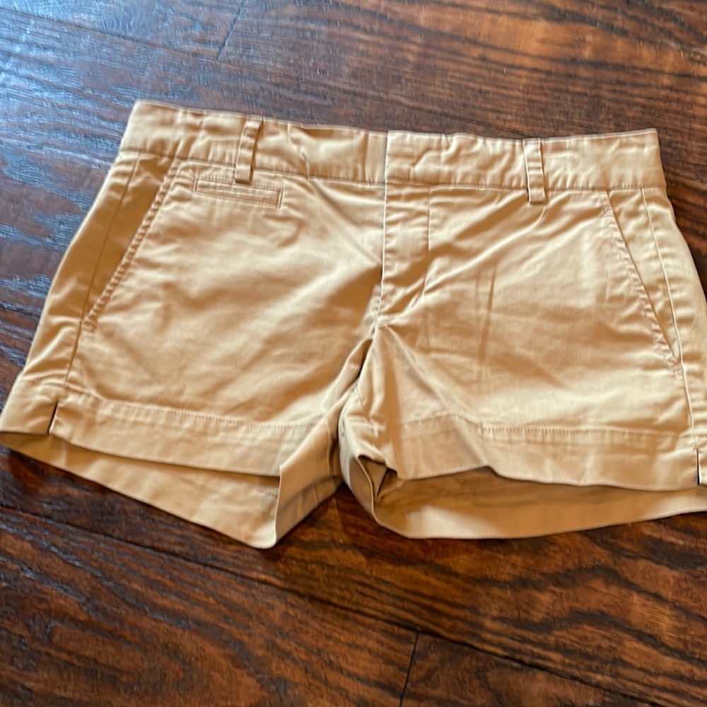 Vince size 4 khaki shorts